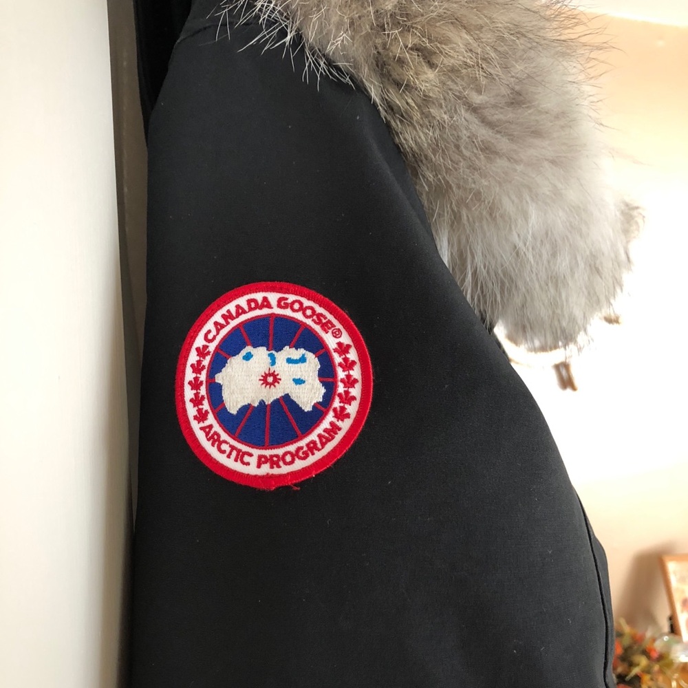 Canada Goose Kensington Parka (Size L)